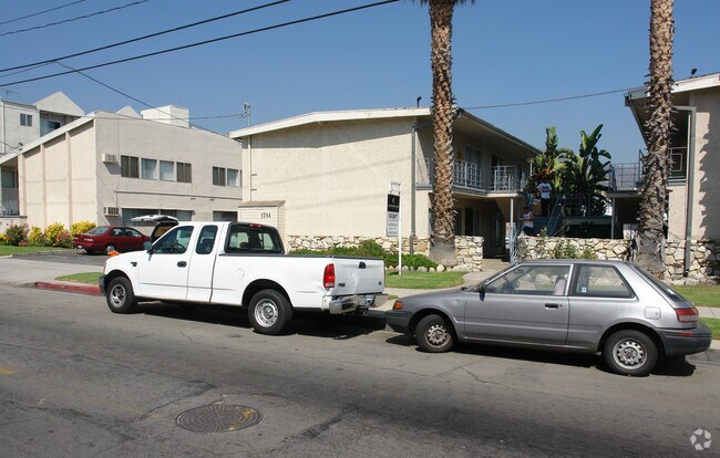 Building Photo - 1710-1714 Grismer Ave