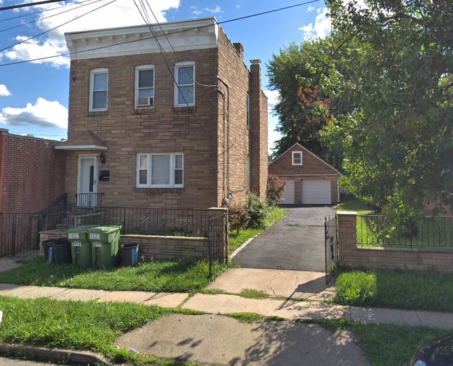 Building Photo - 1620 S Wood Ave