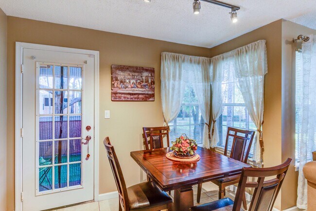 Building Photo - 1011 Crystal Way