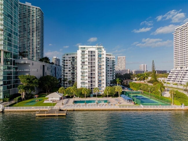 Foto del edificio - 3301 NE 5th Ave