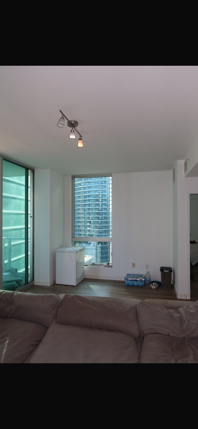 Foto del edificio - 300 S Biscayne Blvd