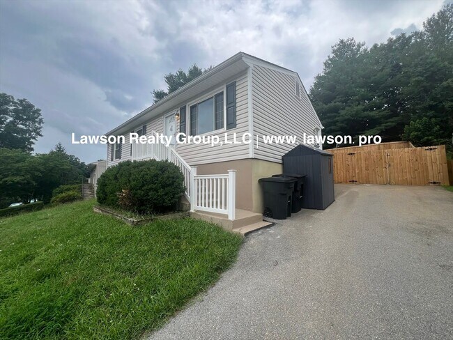 Building Photo - Beautiful Home in Cave Spring with Partially Finished Basement