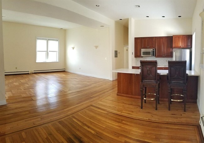 Building Photo - 525 Bergen Ave