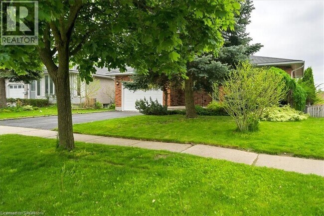 Photo du bâtiment - 47 Claycroft Crescent