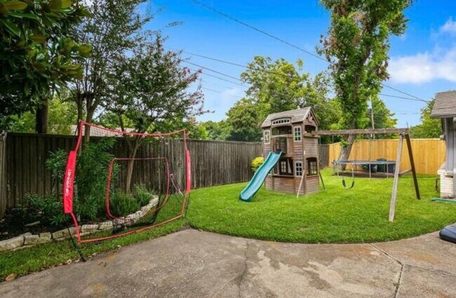 Building Photo - 1329 Cypress Dr