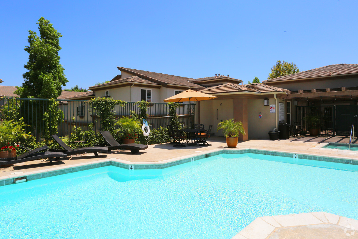 Foto principal - Castaic Lake Senior Apartments