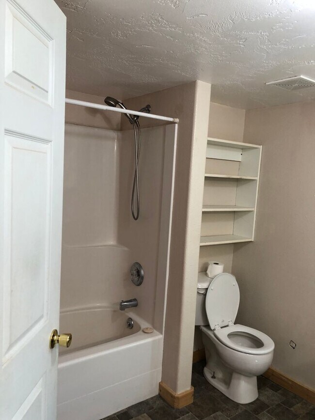 Building Photo - 2 BR apartment in Victor, ID electricity i...