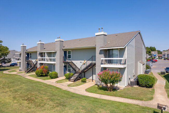 Building Photo - Woodland HIlls Apartments