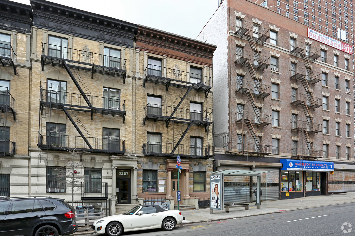 Building Photo - 3289 Broadway