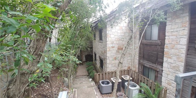 Building Photo - 8200 Neely Dr