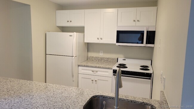 Building Photo - 181 Loomis Dr