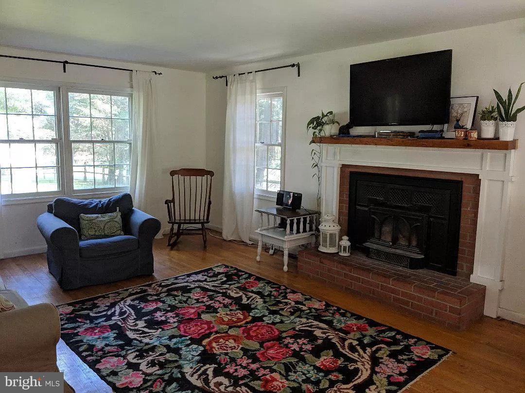 10 Lee Dr, Round Hill, VA 20141 House Rental in Round Hill, VA