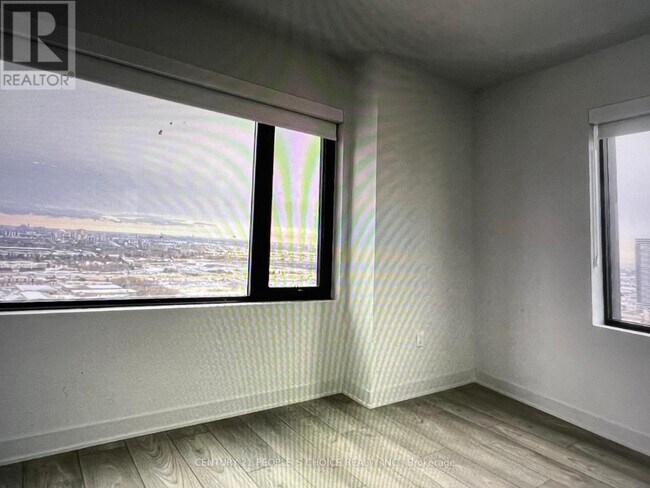 Photo du bâtiment - 2920 Hwy 7