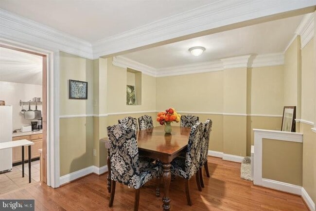 Building Photo - 3705 S Four Mile Run Dr