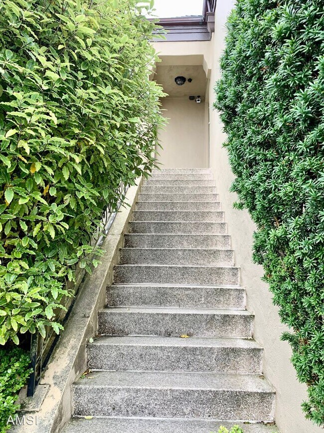 Building Photo - 4 br, 3 bath House - 3016 20TH AVE