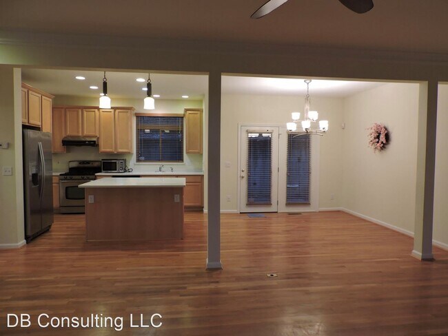 Building Photo - 3 br, 2.5 bath House - 2334 Riverside Drive