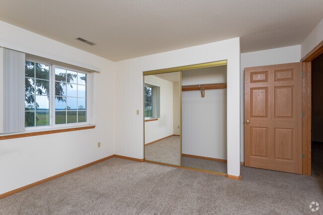 2BR, 1BA + Den - Kendal Hills
