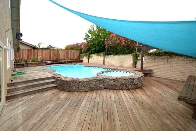 Foto del edificio - 1373 Sussex Way