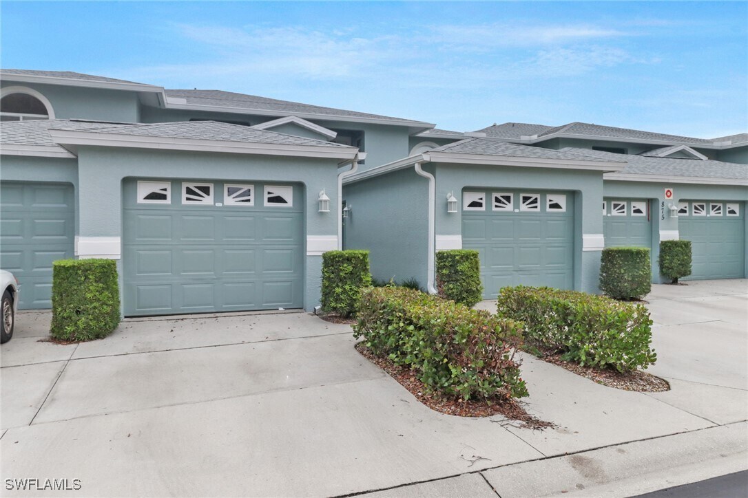 Foto principal - 875 New Waterford Dr
