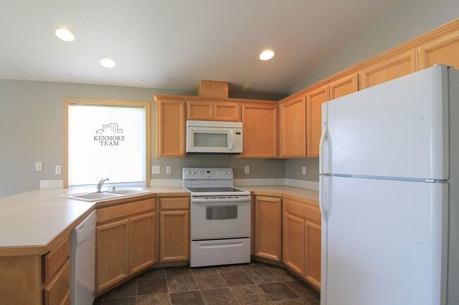 Building Photo - 3 bedroom, 2 Bath Home in Pasco