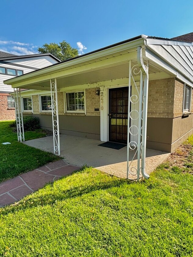 Come home to this Two Bedroom Bungalow in ... - Come home to this Two Bedroom Bungalow in ...
