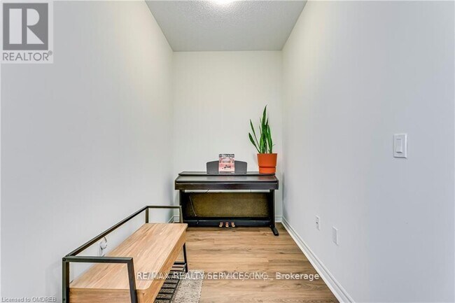Photo du bâtiment - 349-349 Rathburn Rd W