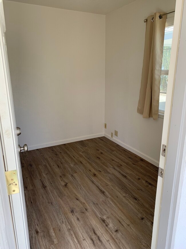 Foto del edificio - 3834 Stoddard Ave