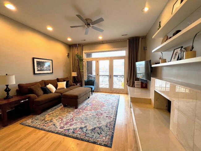 Foto del edificio - 4700 N Western Ave