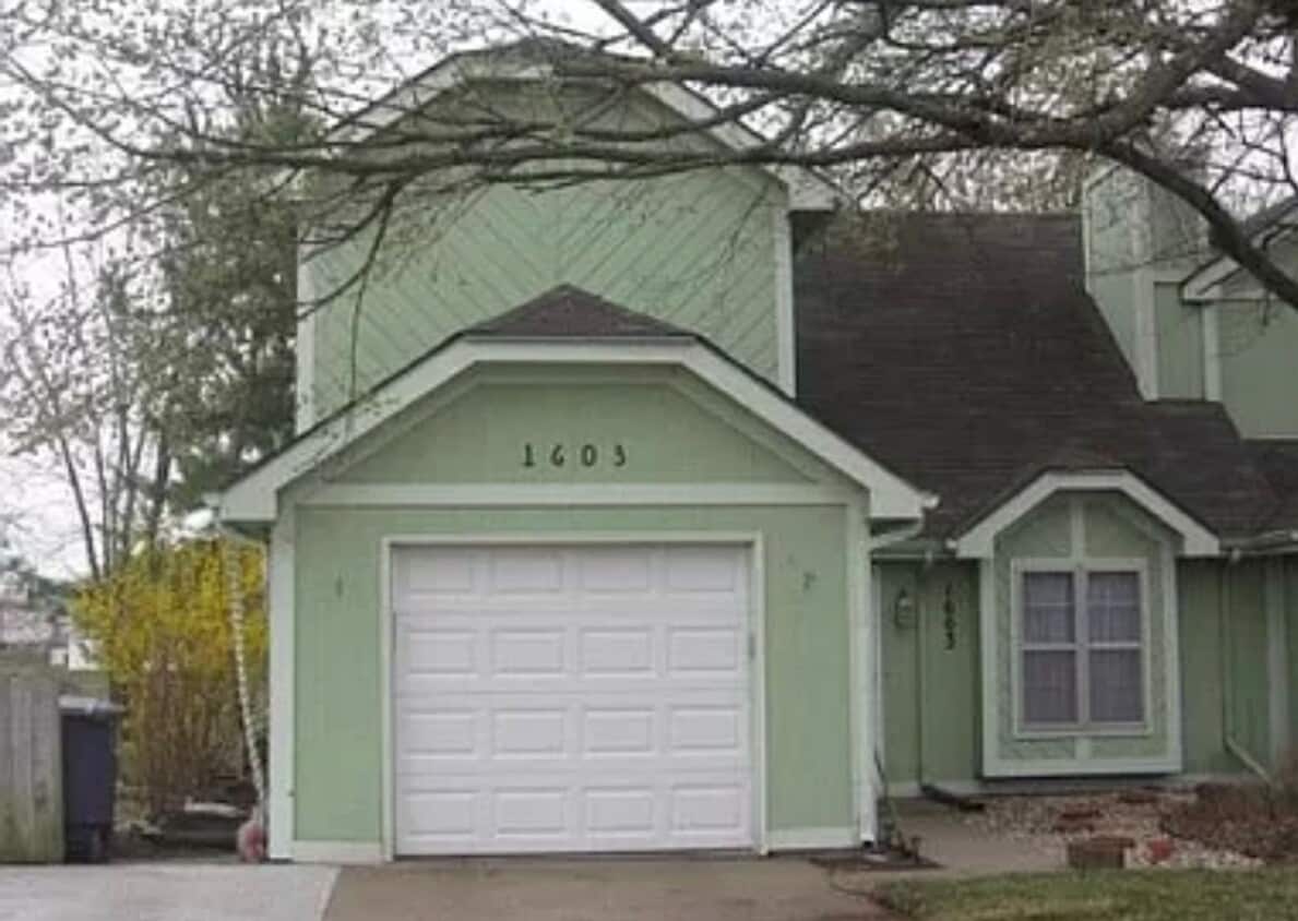 Primary Photo - Charming 3 Bed / 2 Bath Home with Fenced Y...