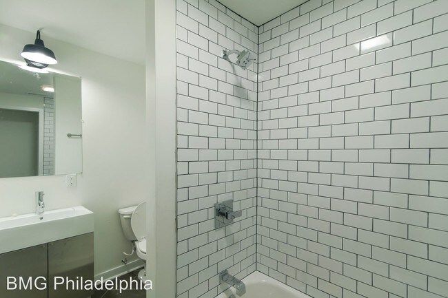 Building Photo - 2843 W Girard Ave