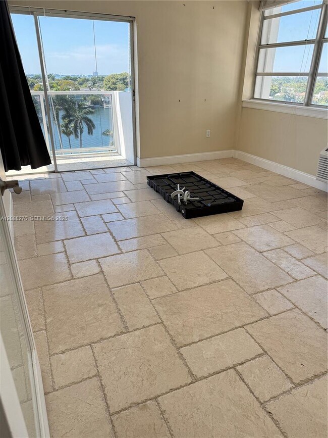 Building Photo - 5313 Collins Ave