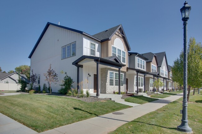 Foto del edificio - Love where you live! Brand New Townhome Available!