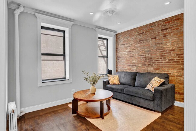 Building Photo - 346 E 18th St