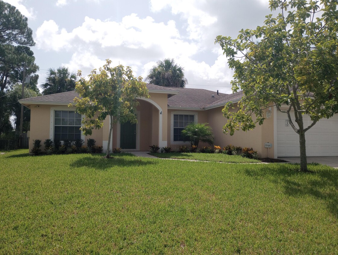 Foto principal - 1661 SW Salvatierra Blvd