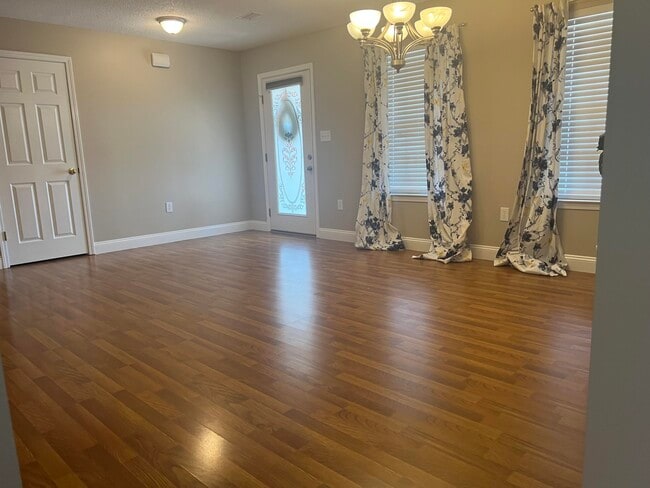 Building Photo - 155 Conquest Ave