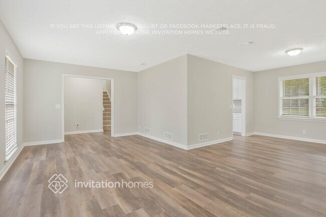 Building Photo - 5018 E Shore Dr SW