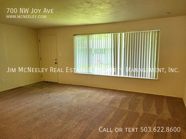 Foto del edificio - 700 NW Joy Ave
