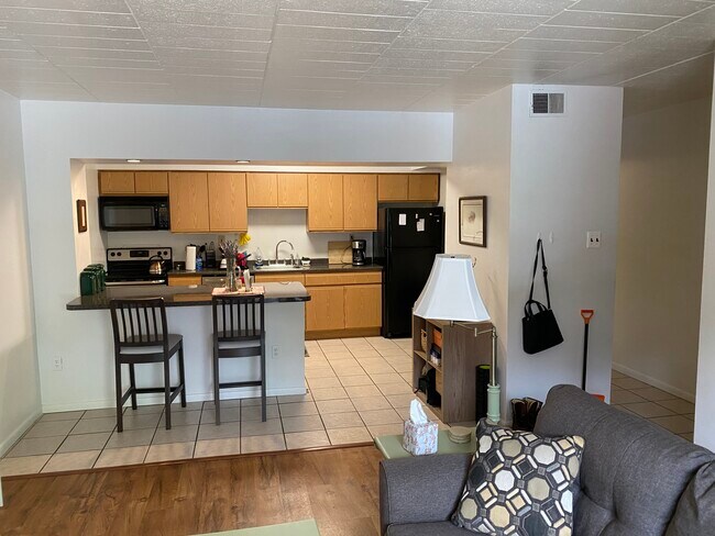 Photo - 140 Oneida St Apartments