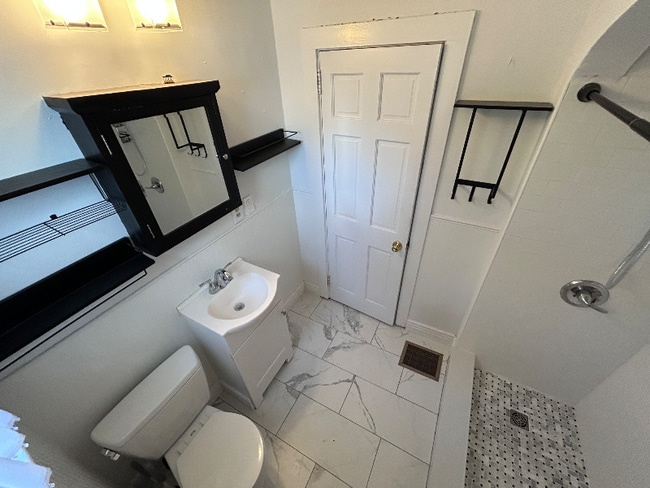 Building Photo - 53 Main St