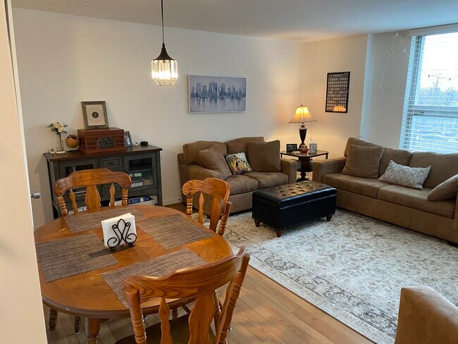 Foto del edificio - 2626 N Lakeview Ave