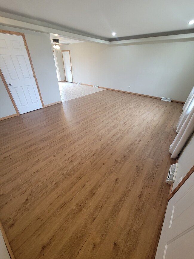 5670 Colorado Dr SW, Cedar Rapids, IA 52404 Room for Rent in Cedar