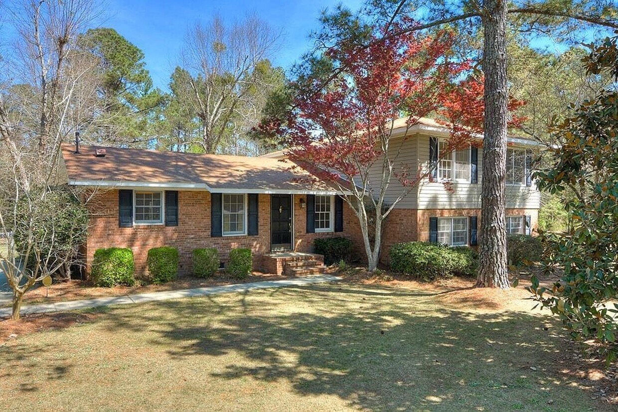 Primary Photo - Home For Rent - 1755 Gregory Lake Rd North...