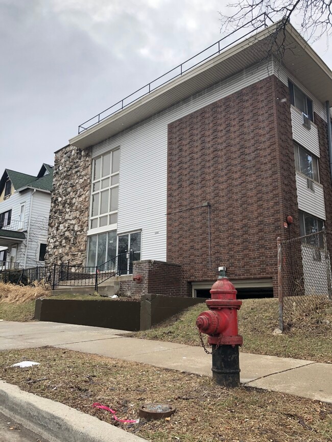 Building Photo - 2345 S Howell Ave