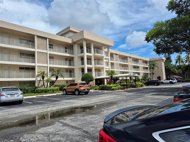 Foto principal - 3151 S Palm Aire Dr