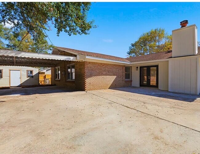 Foto del edificio - 6215 Parker Dr