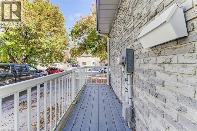 Photo du bâtiment - 10 Innes Pl