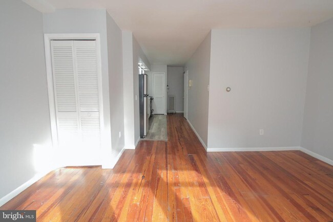 Foto del edificio - 1819 Bainbridge St