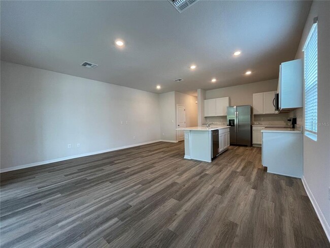 Foto del edificio - 2456 MELLOW Ln