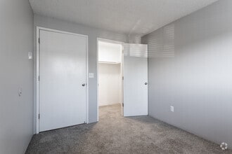 2BR, 1BA - 765SF - Portola Bridge Creek