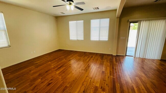 Foto del edificio - 44234 Askew Dr